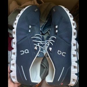 On cloud men's shoe size 13